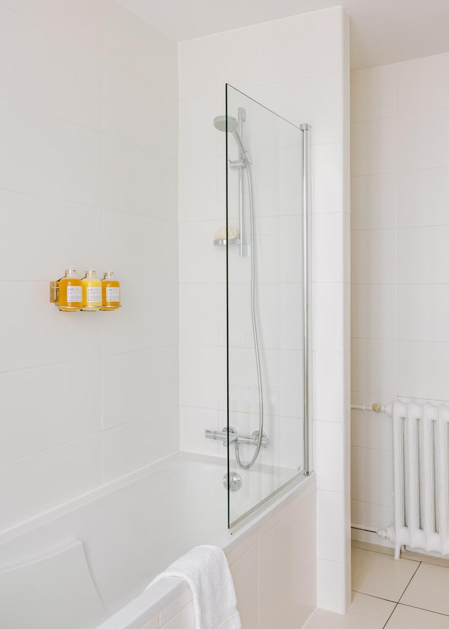 Yelo Lumiere Powered By Sonder Hotel Cannes Bagian luar foto