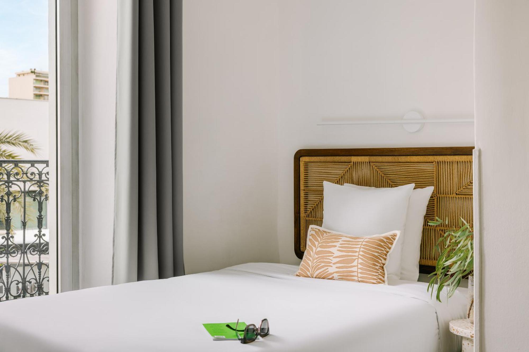Yelo Lumiere Powered By Sonder Hotel Cannes Bagian luar foto